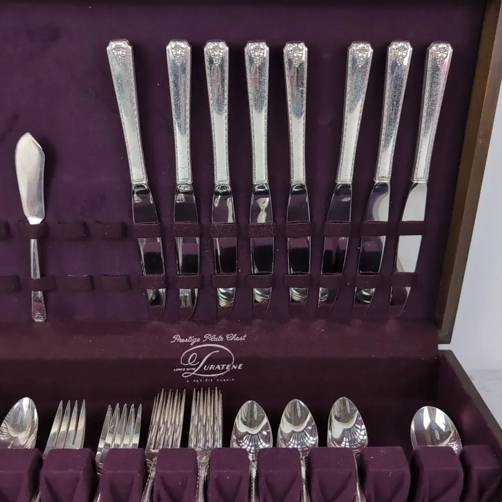 Vintage Oneida Prestige BORDEAUX 1945 Silverplate 50 Pieces + Storage Box